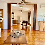 アパート Beachview ポドストラナ